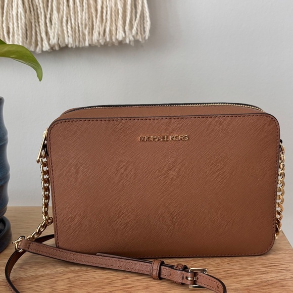 Michael Kors Jet Set Item  EW Crossbody - Picture 2 of 14